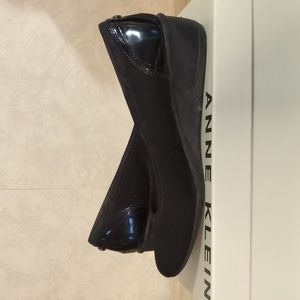 Anne Klein shoe in black suede 7.5
